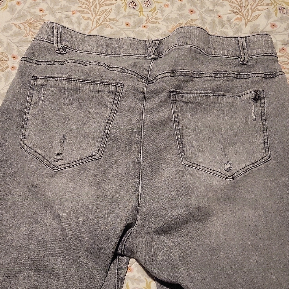 Democracy Women's Light Gray Cropped Jeans- Size 18 - Picture 6 of 9